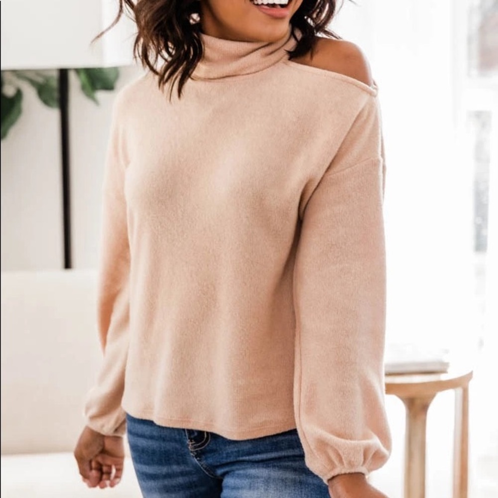 BNWOT Nude/Cream Cold Shoulder Sweater